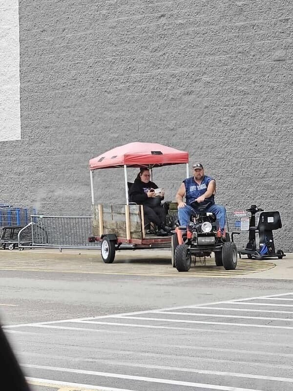 Photos Where People of Walmart Show Up and Show Out