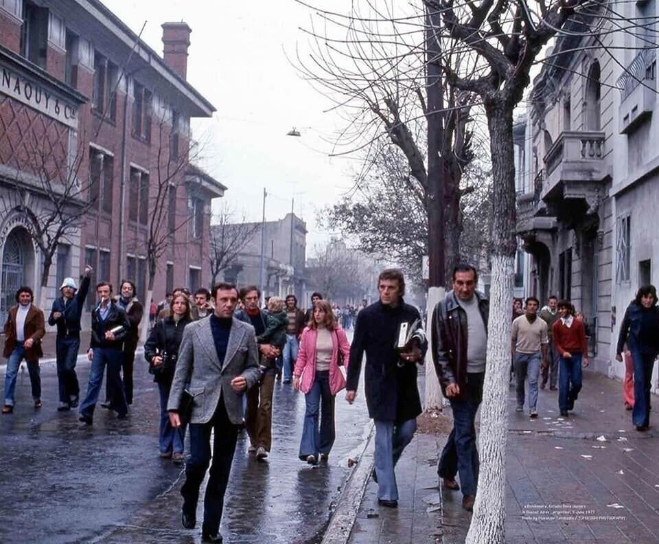 AQUY6CL Estab Basa Date AND 1977 PHOTOGRAPHE