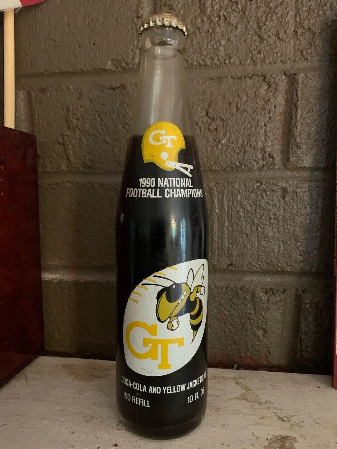 GT 1990 NATIONAL FOOTBALL CHAMPIONS GT COCA-COLA AND YELLOW JACKETS NO REFILL 10 FL OZ