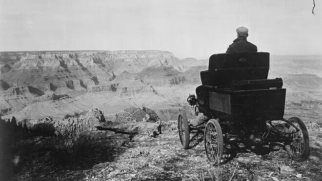 Photos Of Famous Monuments Before Tourists Took Over