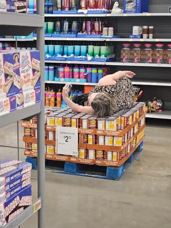 Photos Where People of Walmart Show Up and Show Out