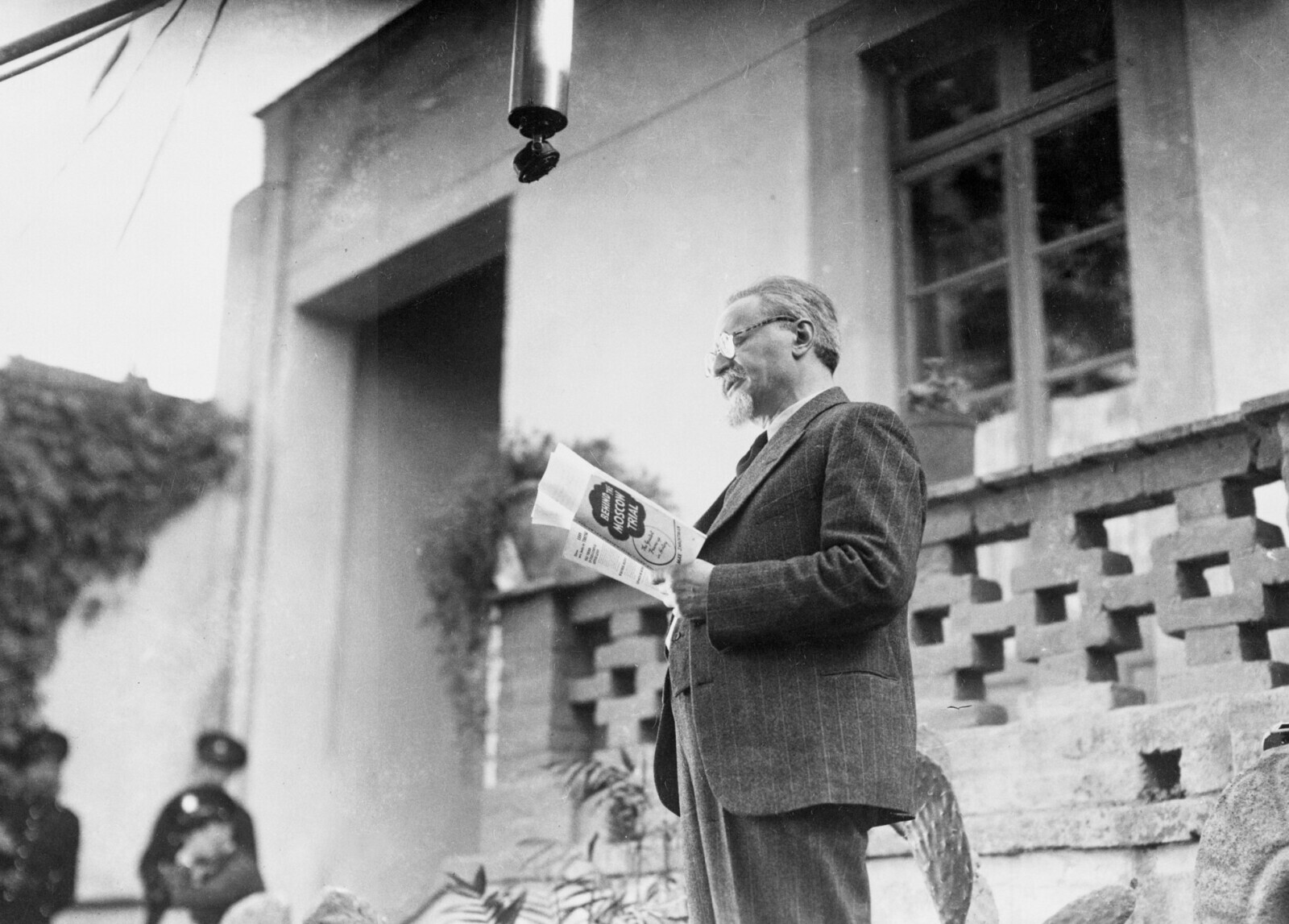 Historical Pics With Fascinating Backstory Behind Them