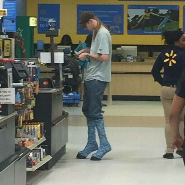 Photos Where People of Walmart Show Up and Show Out