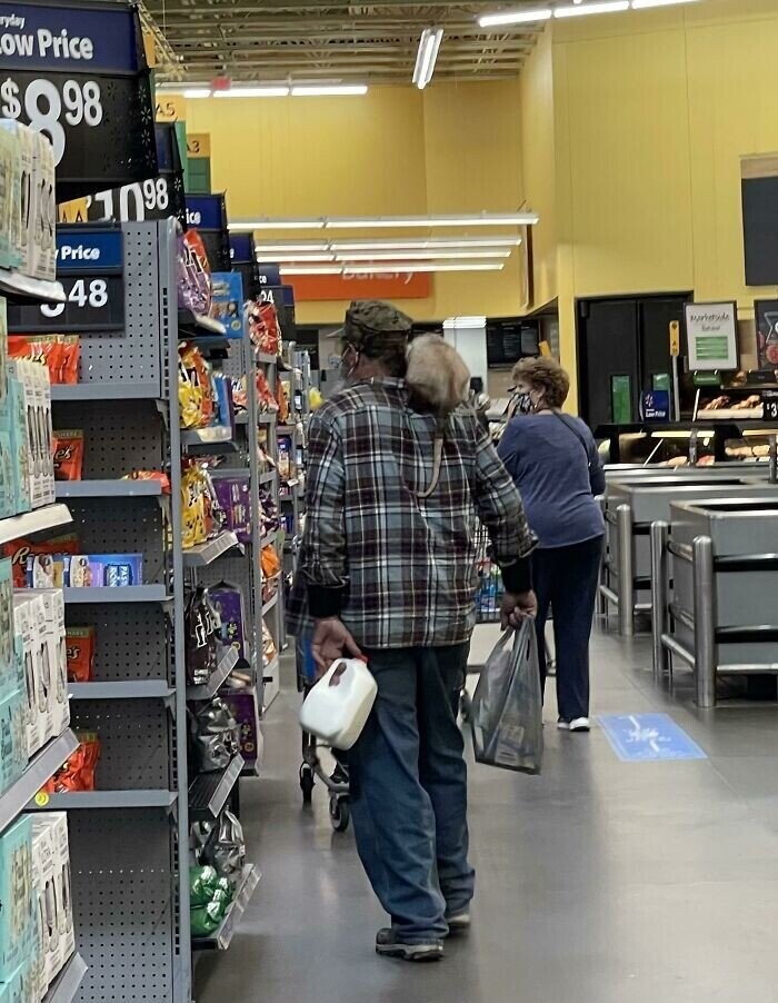 Photos Where People of Walmart Show Up and Show Out