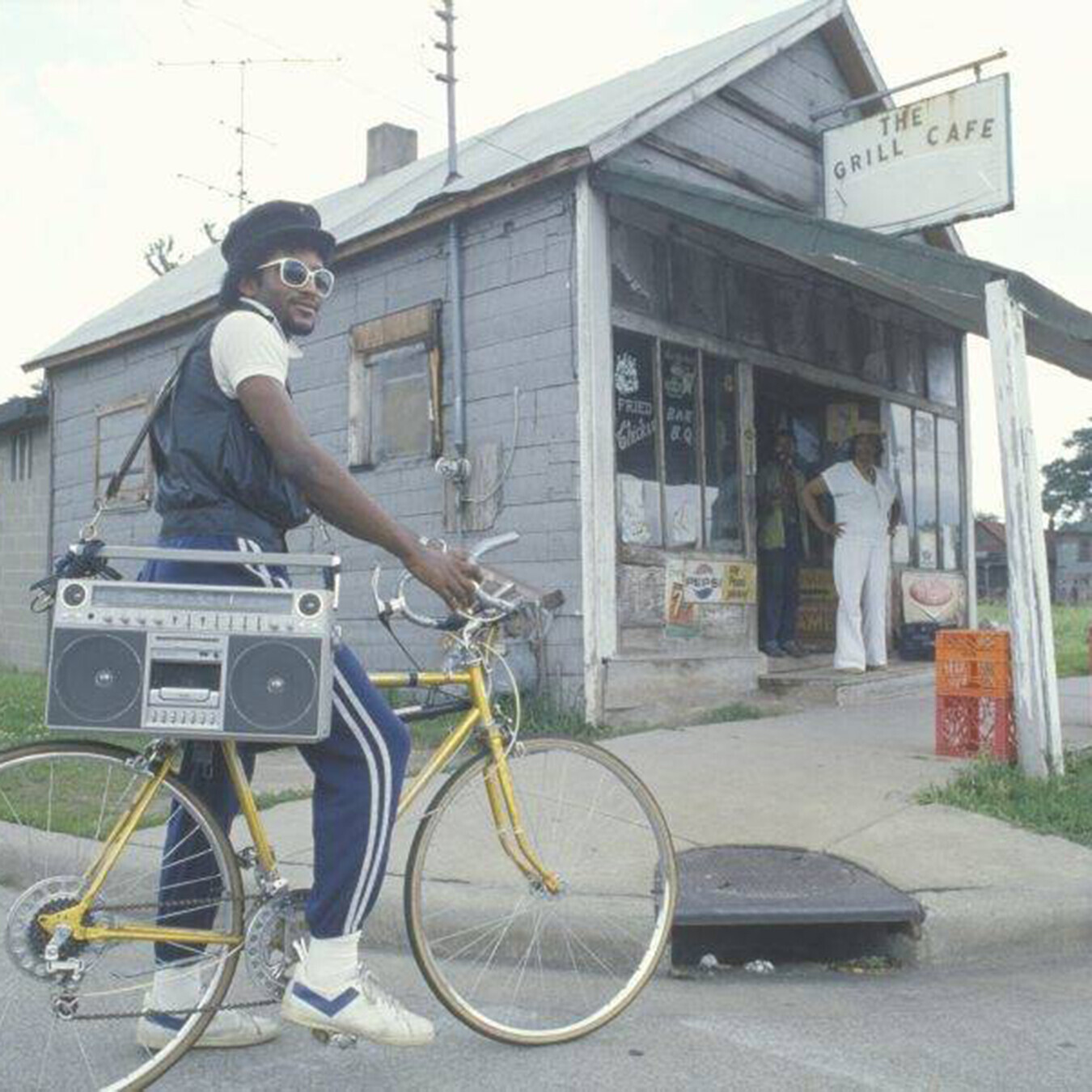 THE GRILL CAFE PRIED BAR Glicked B.Q M PEPSI Peas pay 7 AMI ....... 