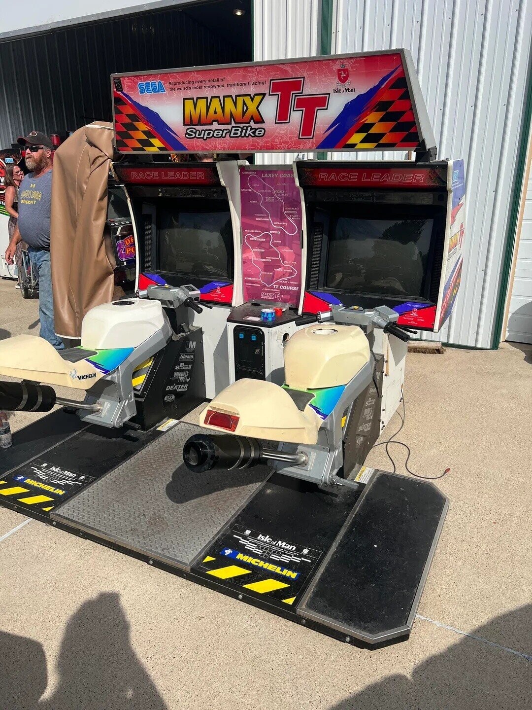 Reproducing every detail of SEGA TT - - the world's most renowned, traditional racing IsledMan MANX Super Bike - RACE LEADER LAXEY COAS RACE LEADER H GUSTAMA LEED UNIVERSITY A UNIVERSITY DF PO TT COURSE MANXTT M Gleam SBEN WINNINGS MICHELIN TRICK DEXTER Real I DEXTER IsleaMan MICHELIN IsledMan STORE MICHELIN