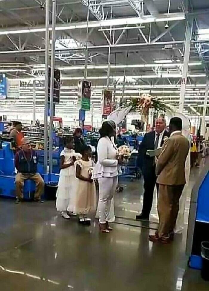 Photos Where People of Walmart Show Up and Show Out