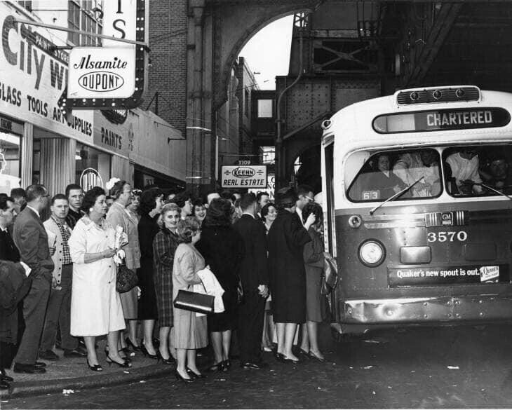 1 S MALLO STORE Alsamite TOOLS ART CUPPLIES DUPONT CHARTERED PAINTS 3209 EEHN REAL ESTATE 6'3 3570 Quan - Quaker's new spout is out.