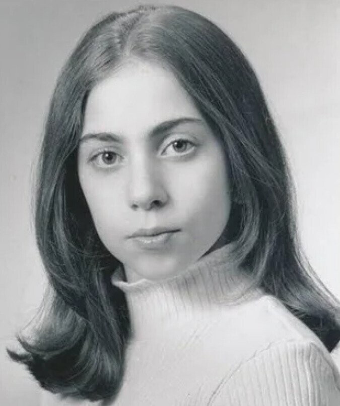 20 Early Photos Of Folks Who Had No Idea They’d Be Famous