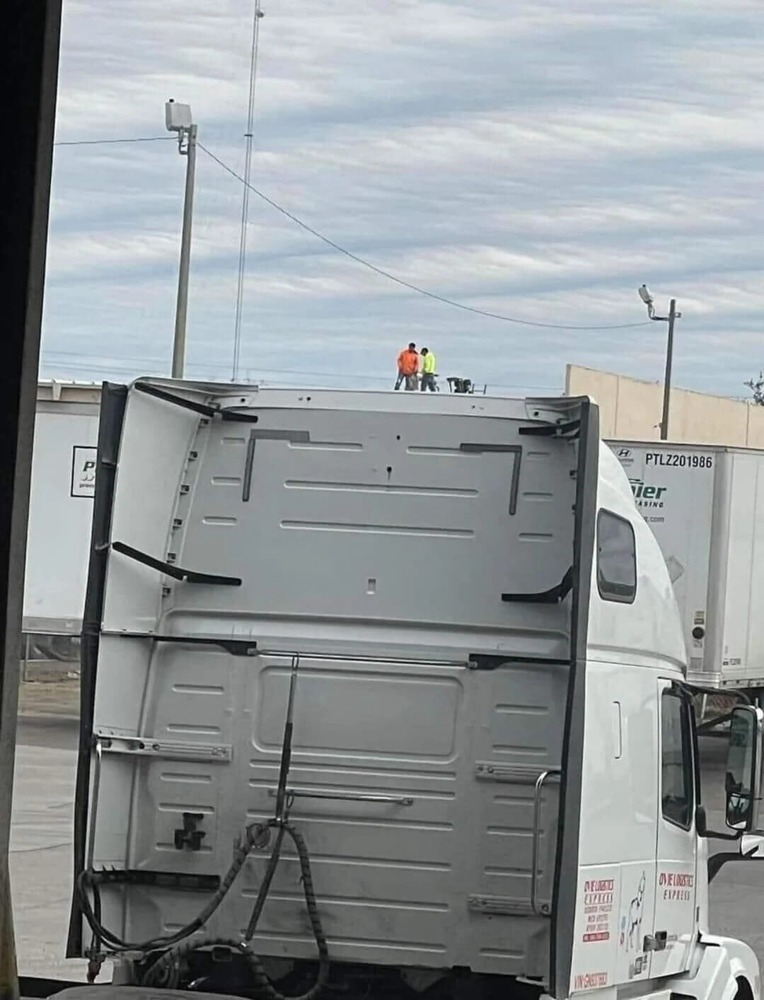 A PTLZ201986 P parament ier TASINO com OVELOGE OVELAGEN EXPRESS EXPERI IDR 10 200 - 1990 و