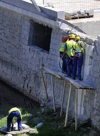 Contractors Living Their Lives on the Edge