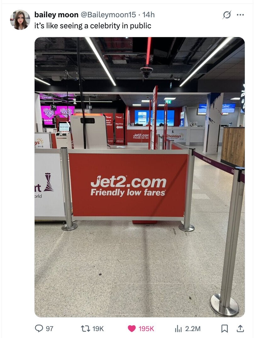 s bailey moon @Baileymoon15 - 14h ... it's like seeing a celebrity in public 79 80 Jot2 A love a over Bag Drop Indiana jet2.con 2holidays Friendly low fare ys - Ed Jet2.com rt Friendly low fares orld 97 19K 195K del 2.2M