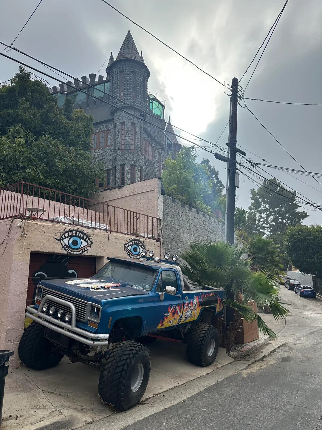 Uncomfortable Pics of Things We'd Rather Not Run Into