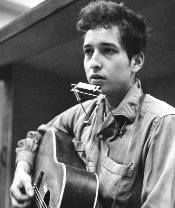 20 Early Photos Of Folks Who Had No Idea They’d Be Famous