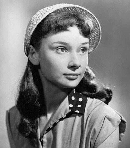 20 Early Photos Of Folks Who Had No Idea They’d Be Famous