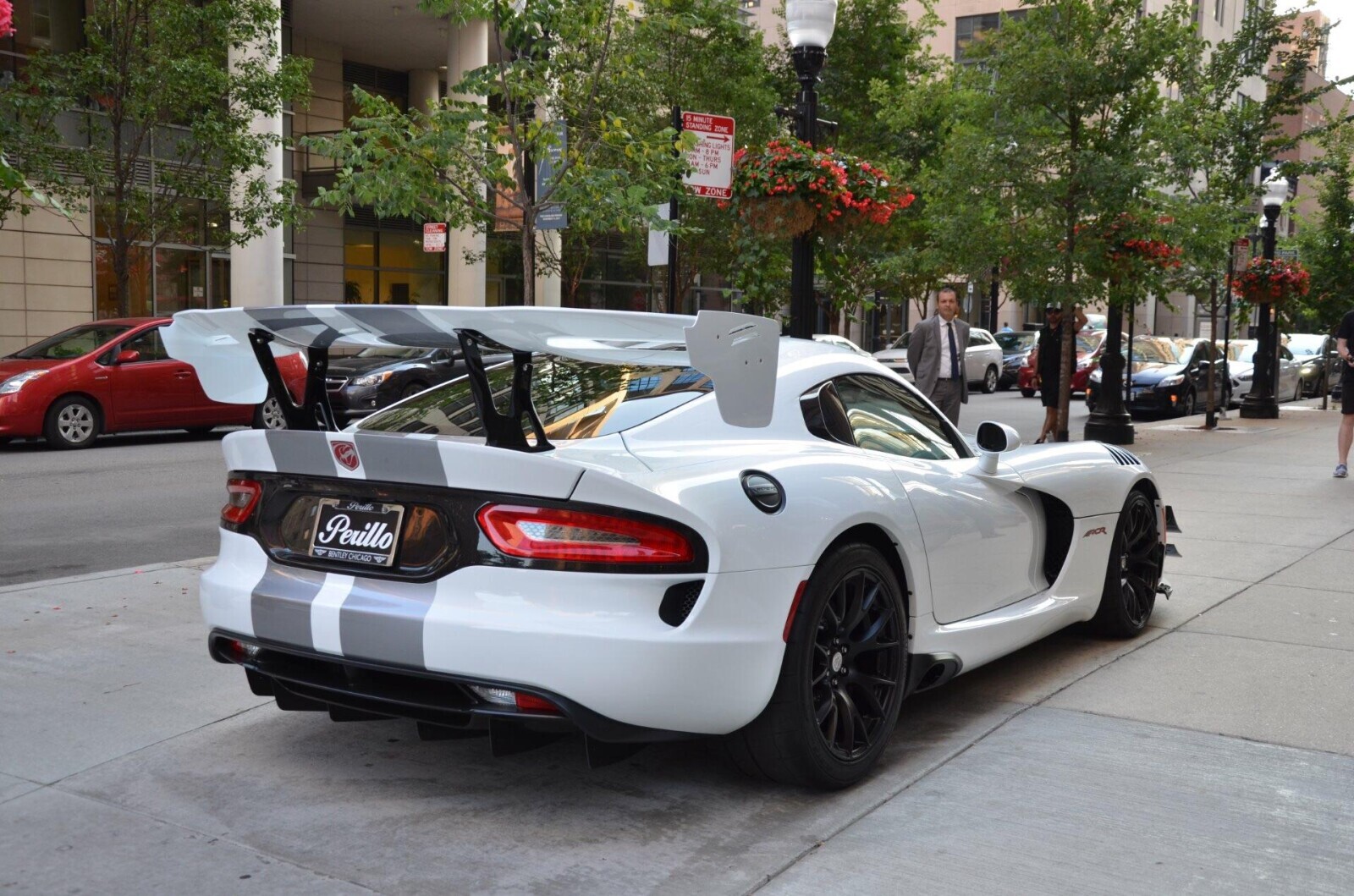 15 MINUTE STANDING ZONE SHING LIGHTS AM -8 PM THURS AM ON SUN PM W ZONE Perillo Perillo BENTLEY CHICAGO