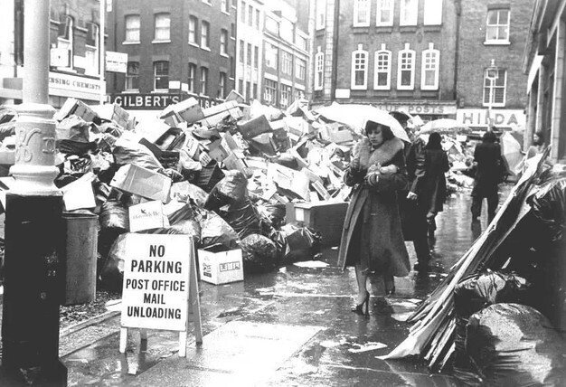 ENSING CREMISTI CLIBILBERT'S POSTS HIIDA NO PARKING LIBIL POST OFFICE MAIL UNLOADING