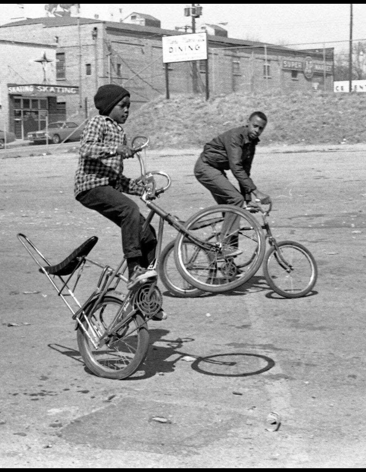 an DINING SUPER SKATING SKATING CE