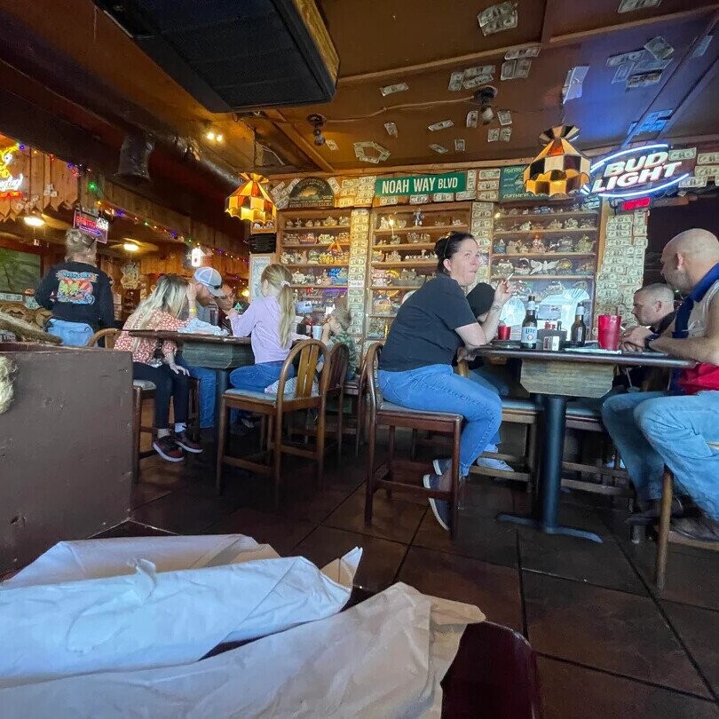 BUD CH- ... NOAH WAY BLVD CBS LIGHT CHA Lite