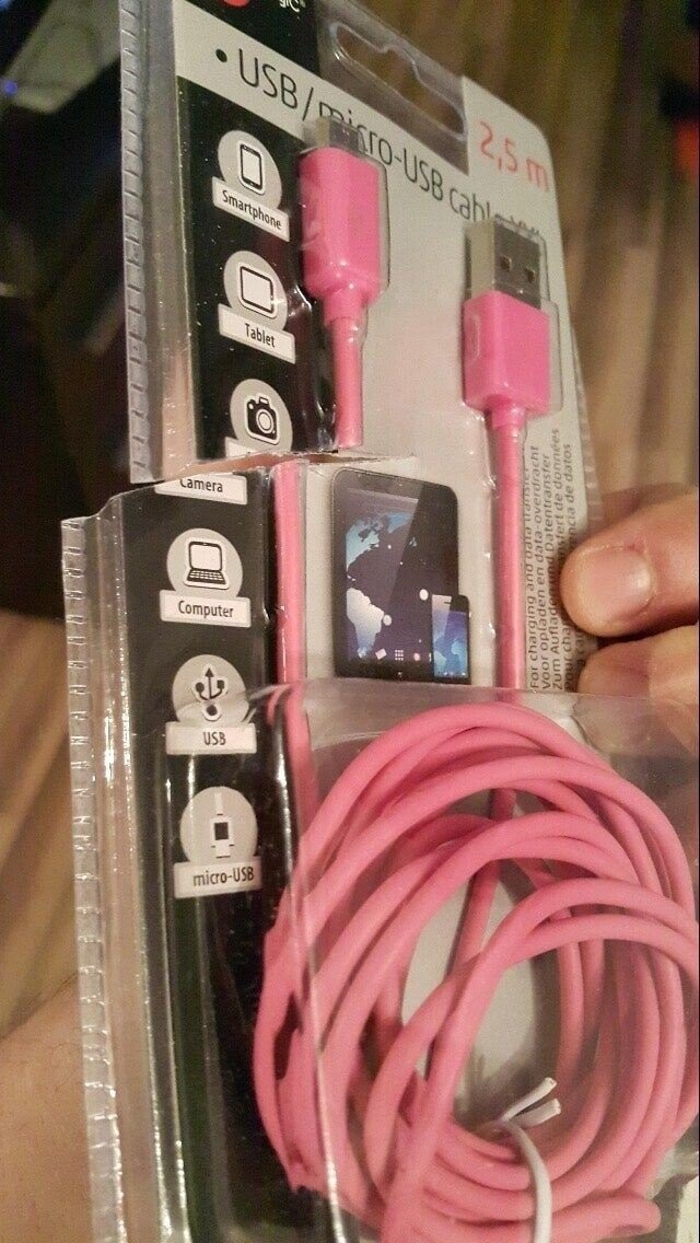 USB/ misro-USB cab 2,5 m Smartphone Tablet Camera Computer encia de datos insfert de données USB For charging and оата TraiTSTE Voor opladen en data-overdracht Zum Aufladenund Datentransfer Pour cha micro-USB 