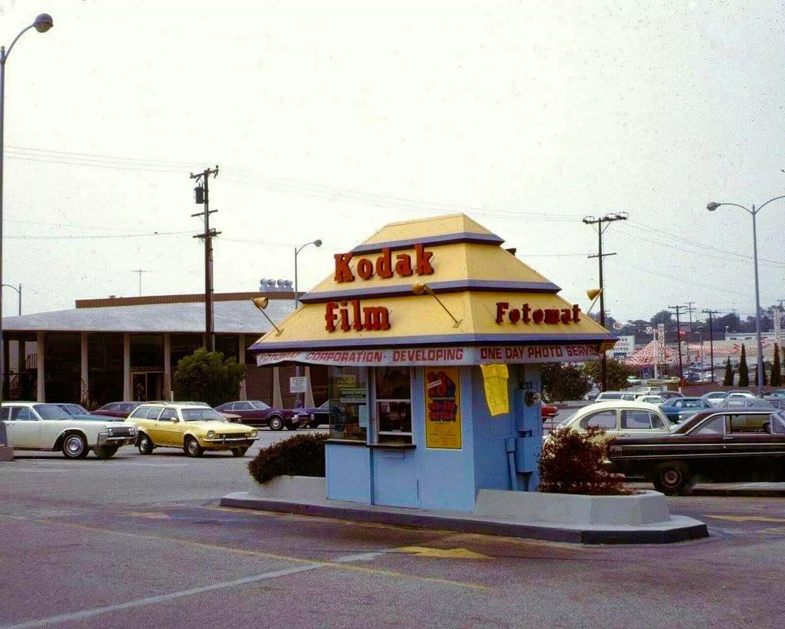 Kodak film Fotomat NEW SARAL FOTORET CORPORATION DEVELOPING ONE DAY PHOTO SERVINS AVINGS SHOKOHI