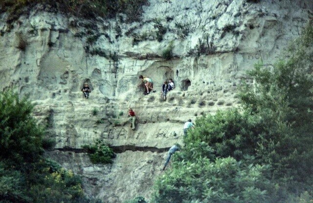 20 Photos of Real 1970s 'Horseplay' Outside