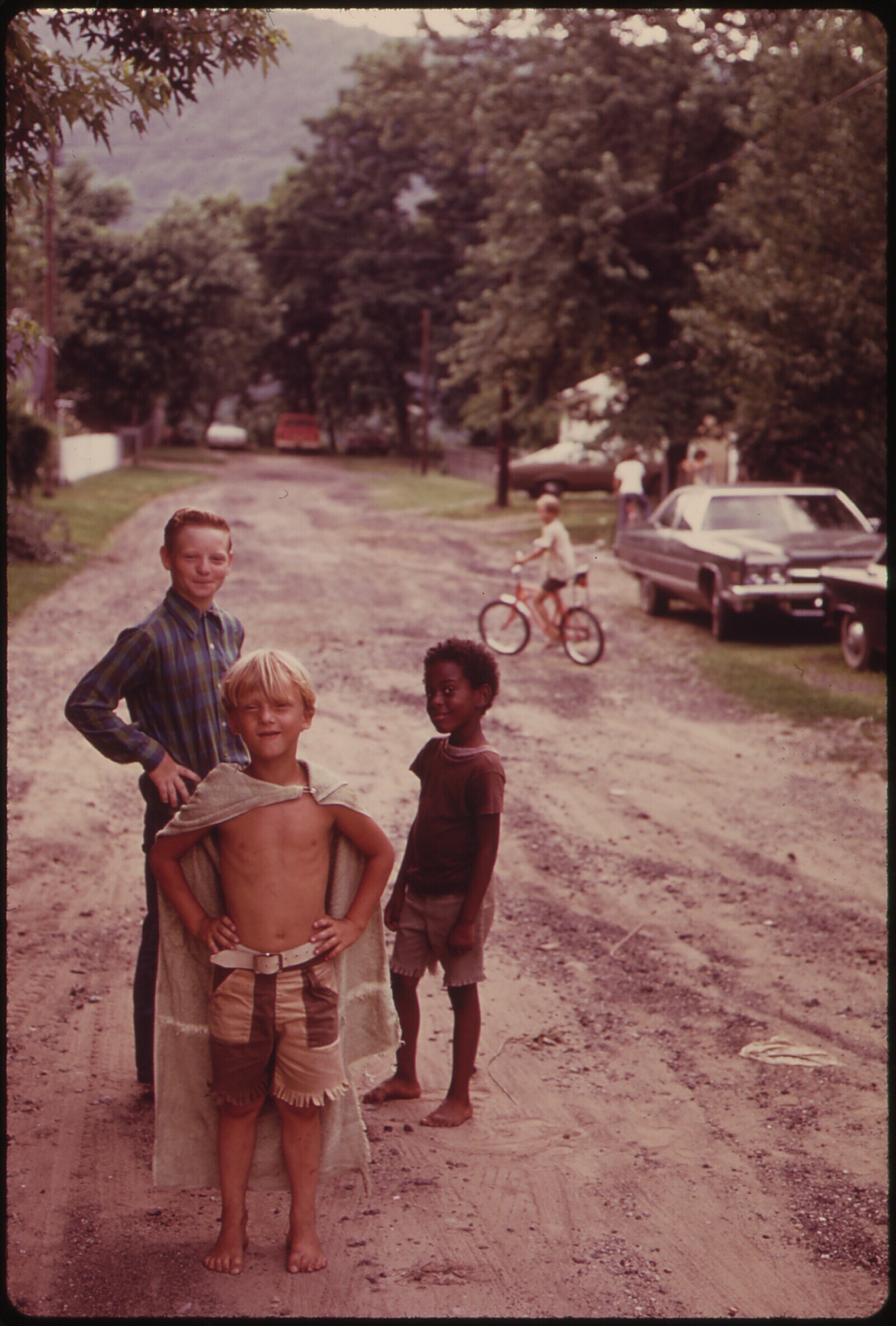20 Photos of Real 1970s 'Horseplay' Outside