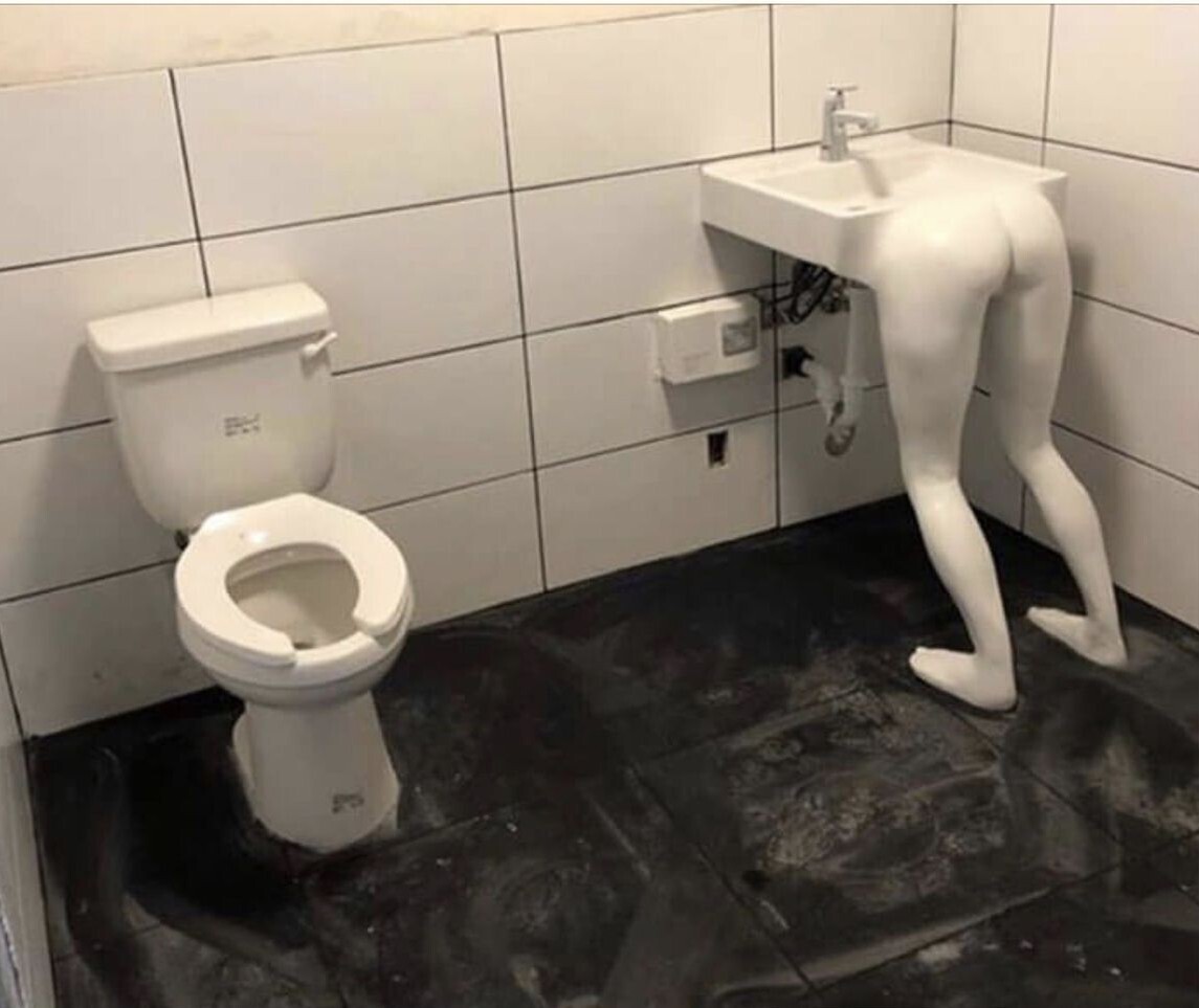 Photos Where Common Sense Threw in the Towel