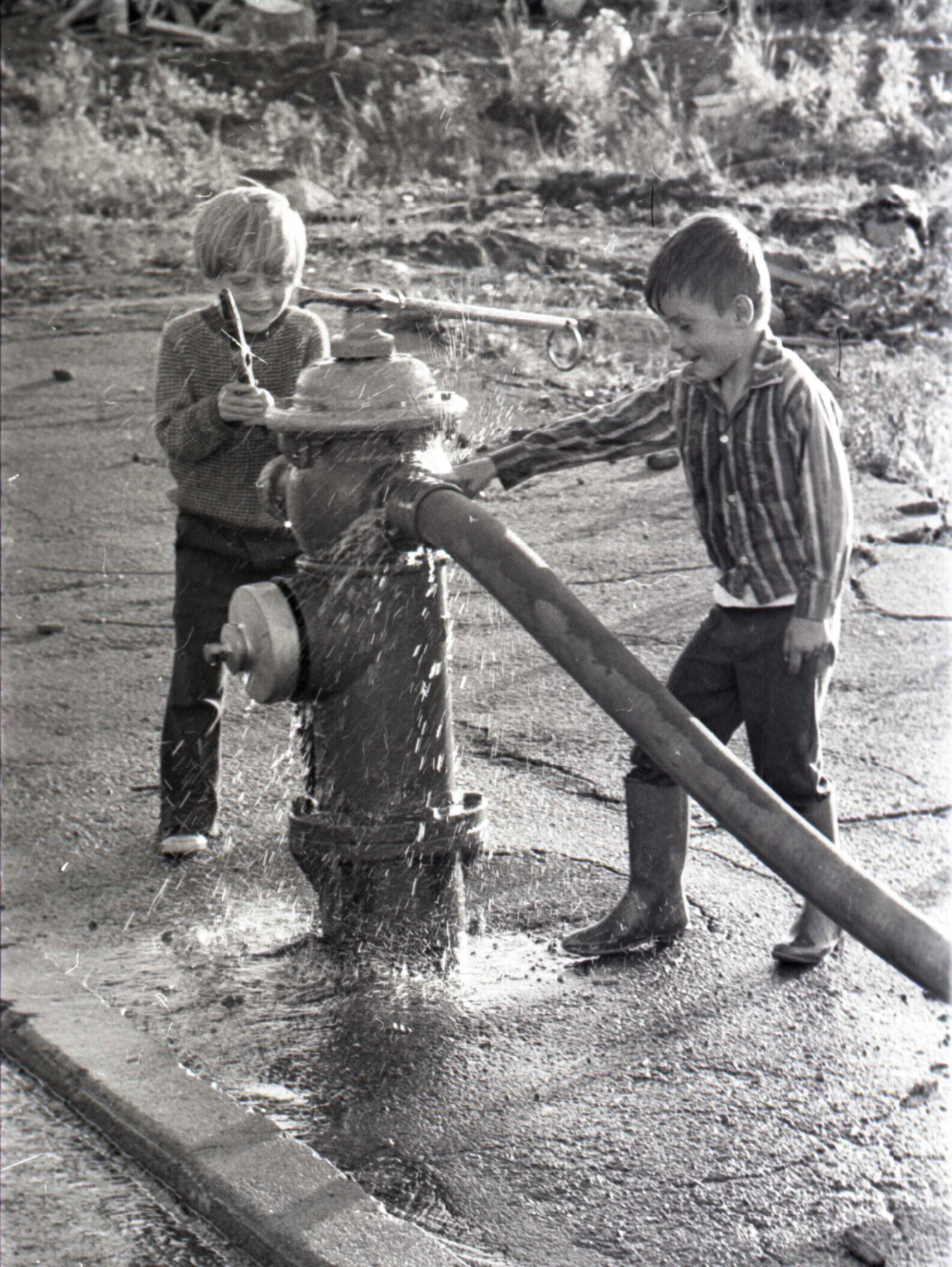 20 Photos of Real 1970s 'Horseplay' Outside