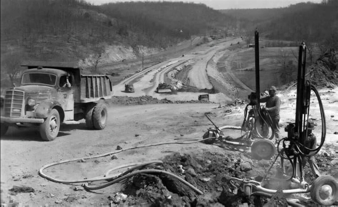 Photos of Real Jobs Before People Cared About 'Safety'