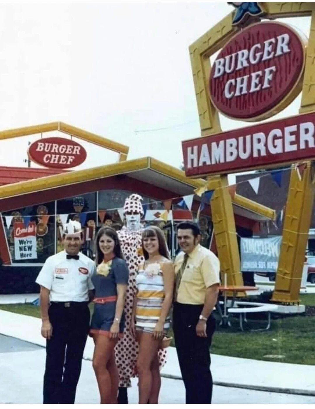 BURGER CHEF BURGER CHEF HAMBURGER Come bal We're L NEW Here EXER SUR 190 METCOMES