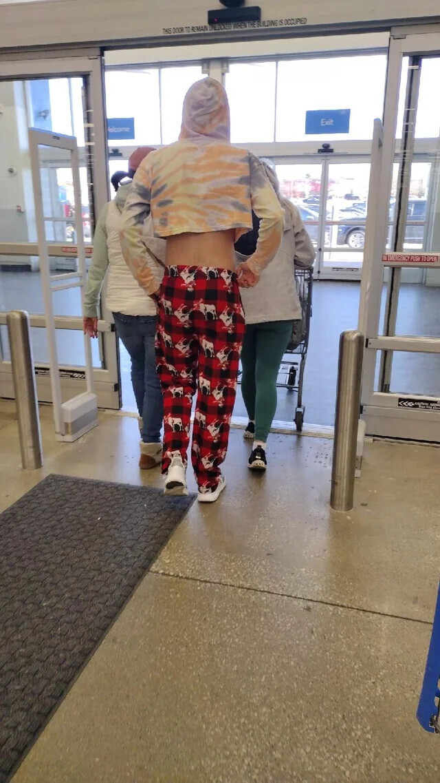 THIS DOOR TO REMAIN ИНЕ THE BUILDING IS OCCUPIED Exit leicome 11 EXCENCY PUSH TO OPEN