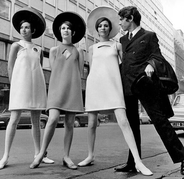 20 Photos of the 1960s Changing With the Times