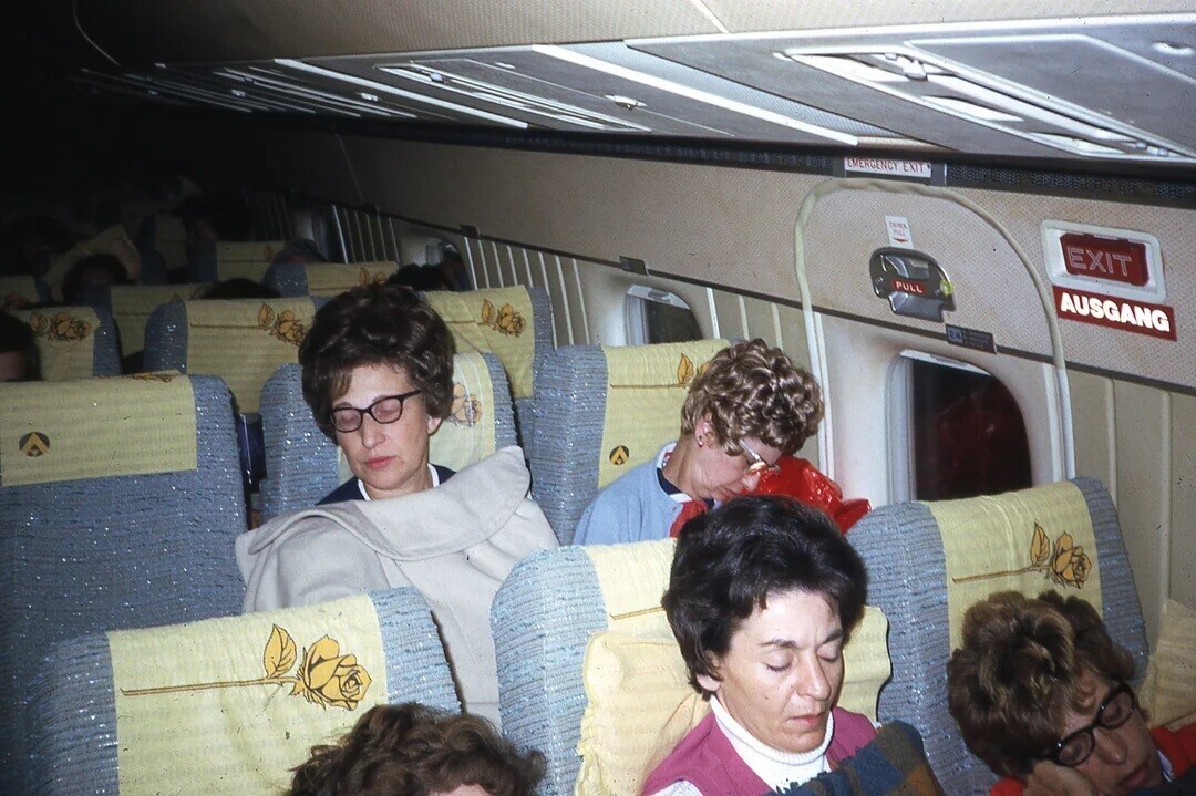 EMERGENCY EXIT NOL EXIT PULL AUSGANG 24