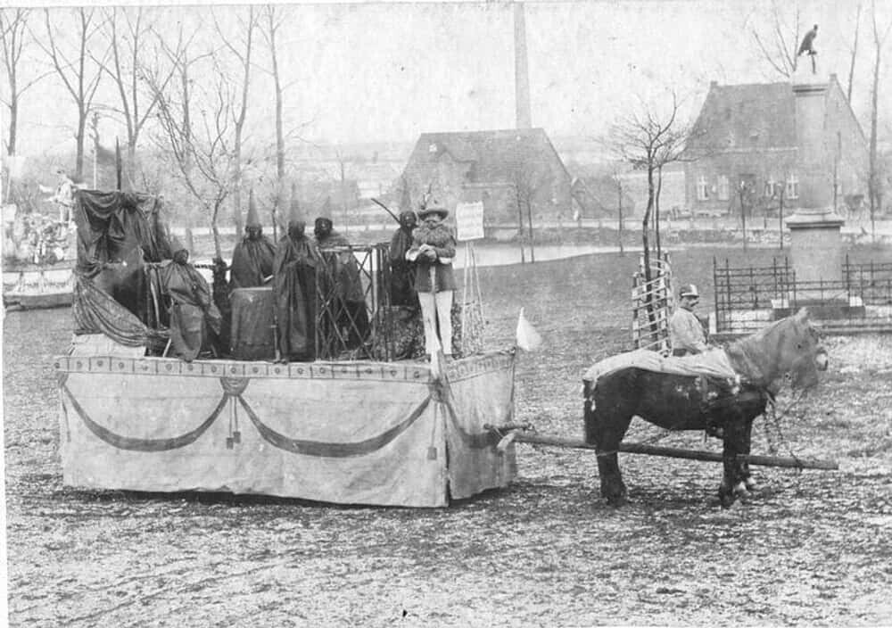 Creepy-Cool Vintage Circus Photos