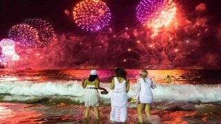 20 Photos of Summer Happening in the 'Winter Months'