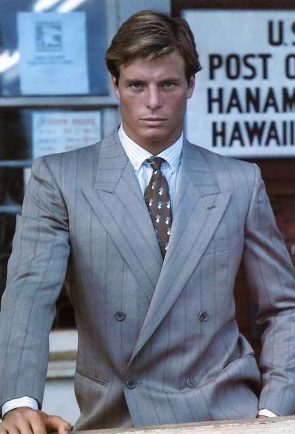 How to Tie a Tie: 1970s Edition