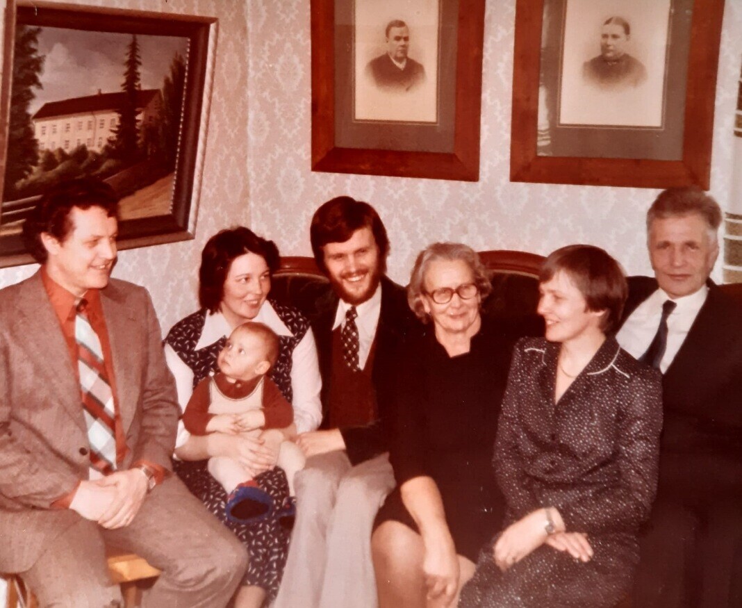 Candid Photos from Behind the Scenes of the 1980s