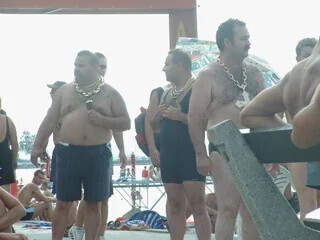 18 Tourists Giving the Rest a Bad Reputation