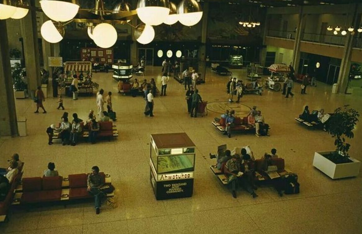 Interesting Images Showing the World in 1975