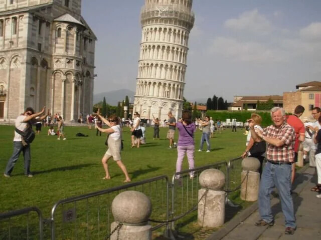 18 Tourists Giving the Rest a Bad Reputation