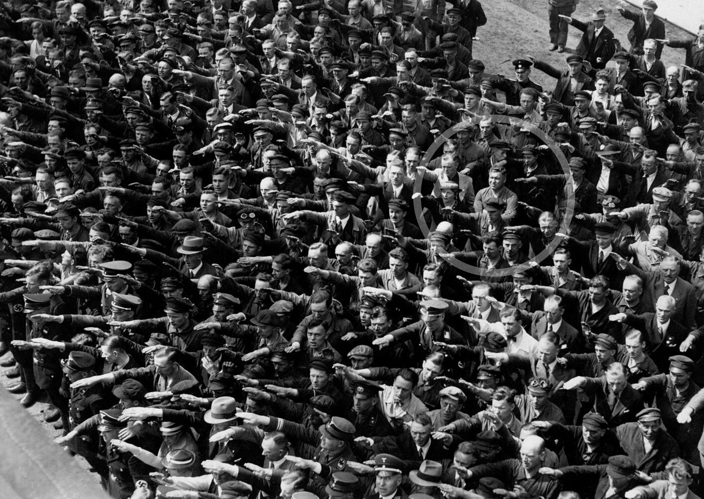 15 Photos Where History Doesn't Present Itself as Normal