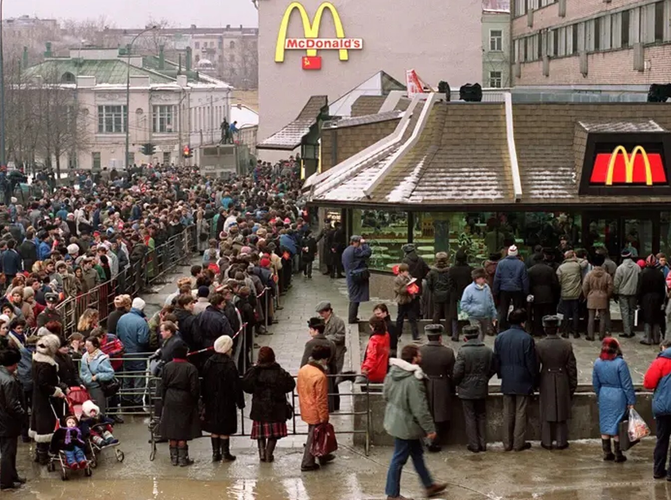 15 Photos Where History Doesn't Present Itself as Normal