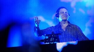 28 Ridiculous News Items That Are Black and White and Read All Over