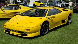 20 Photos Admiring the 1990s' Prettiest Cars