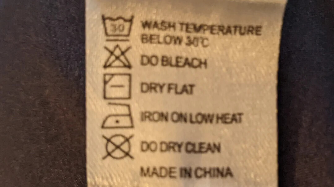 WASH TEMPERATURE 30 BELOW 30°C DO BLEACH DRY FLAT IRON ON LOW HEAT DO DRY CLEAN MADE IN CHINA