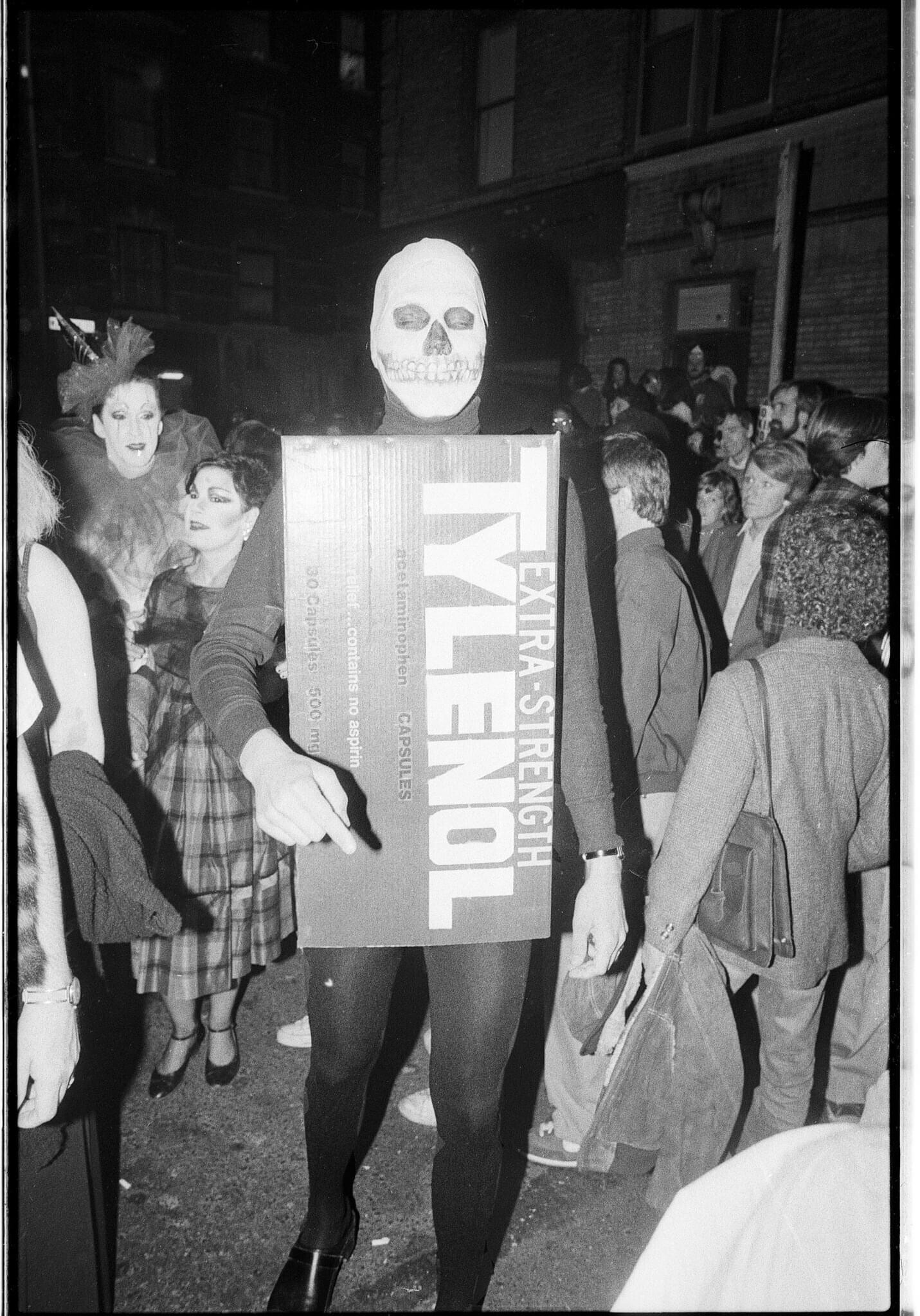 EXTRA-STRENGTH TYLENOL acetaminophen CAPSULES relief contains no aspirin 30 Capsules 500 mg