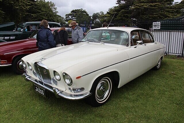 20 Classic Cars That Look Like They Belonged To A Supervillain