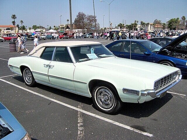 20 Classic Cars That Look Like They Belonged To A Supervillain