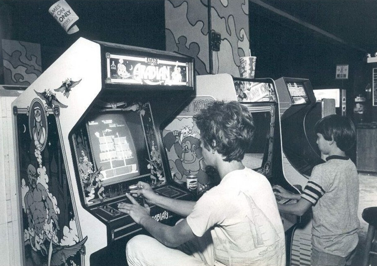 Fascinating Photos Showing the World in 1982